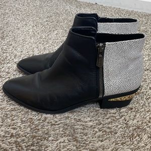 Circus by Sam Edelman Two Short Heeled Boots